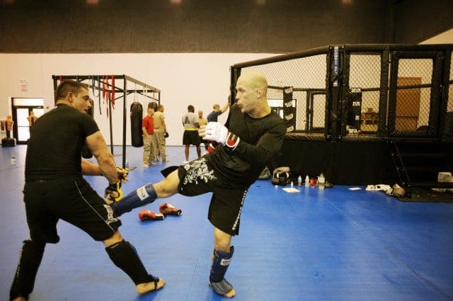 Sesiune de grappling pe saltea